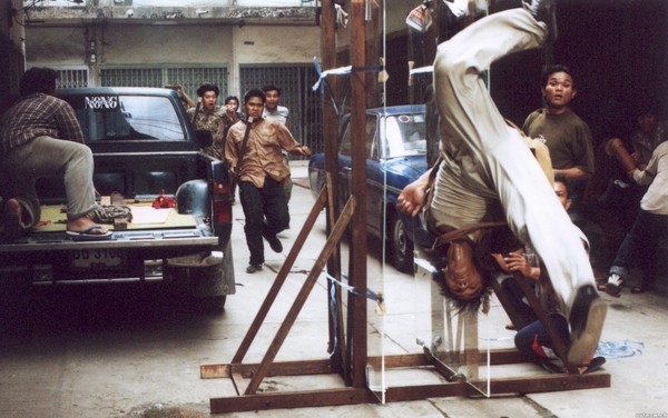 Tony Jaa's Amazing Parkour style Chase Tony Jaa's Amazing Parkour style Chase